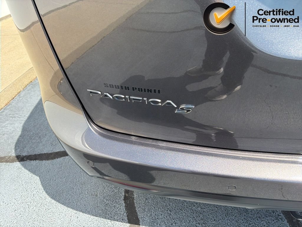 Certified 2023 Chrysler Pacifica Limited w/ Uconnect Theater Family Group AWD/4WD image 12