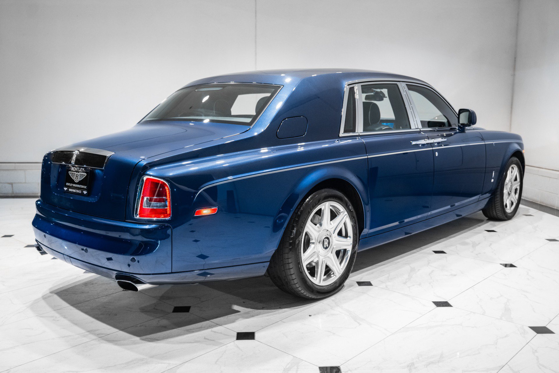 Used 2011 Rolls-Royce Phantom Sedan RWD image 29