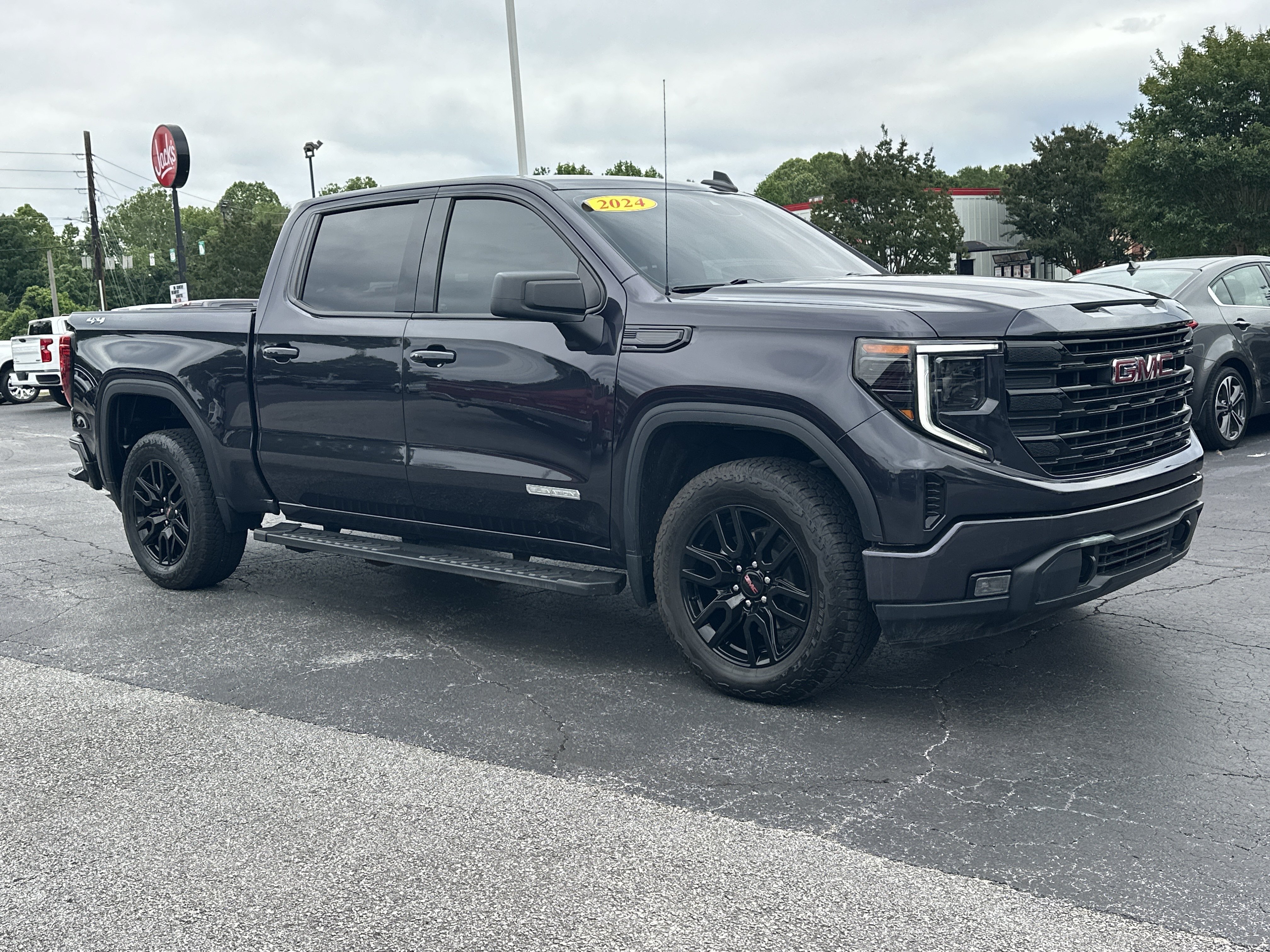 Used 2024 GMC Sierra 1500 Elevation AWD/4WD image 2