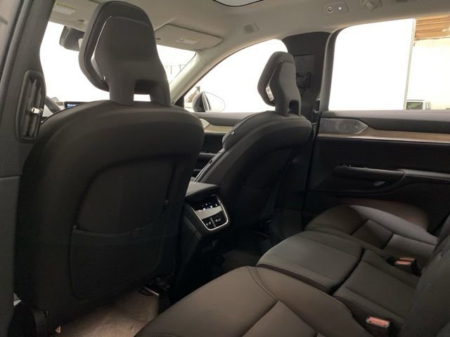 Used 2025 Volvo EX90 Ultra AWD/4WD image 40