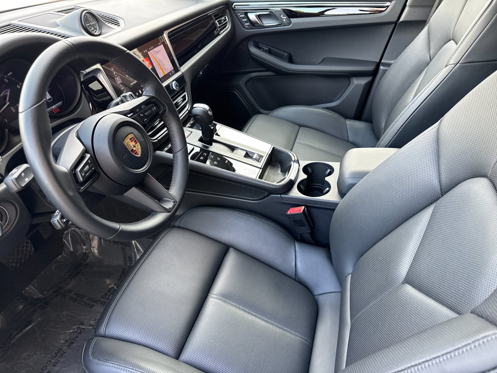 Certified 2026 Porsche Macan AWD/4WD image 4