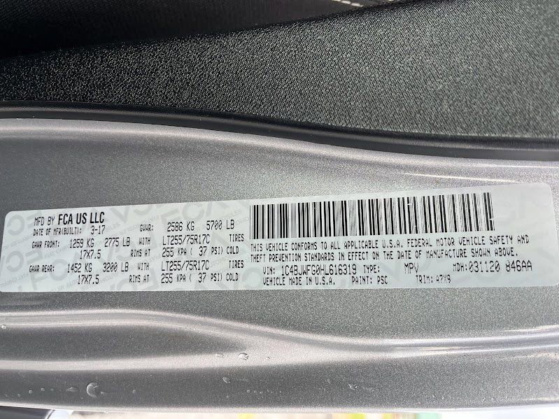 Used 2017 Jeep Wrangler Unlimited Rubicon w/ Connectivity Group image 7