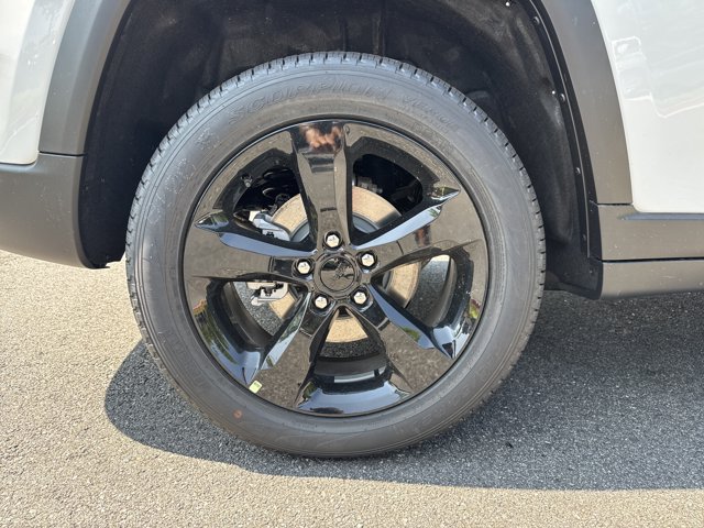 New 2026 Jeep Grand Cherokee Limited w/ Limited Altitude Package AWD/4WD image 17