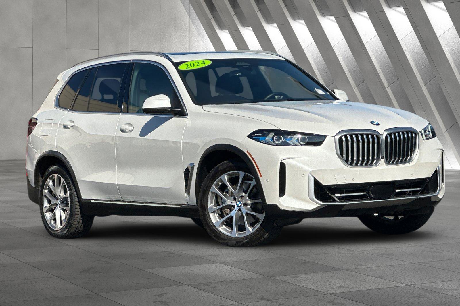 Used 2024 BMW X5 sDrive40i w/ Premium Package image 1