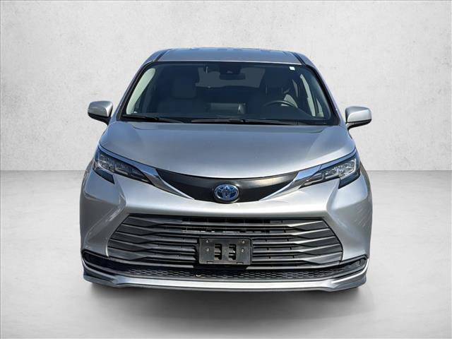 Certified 2022 Toyota Sienna LE FWD image 2