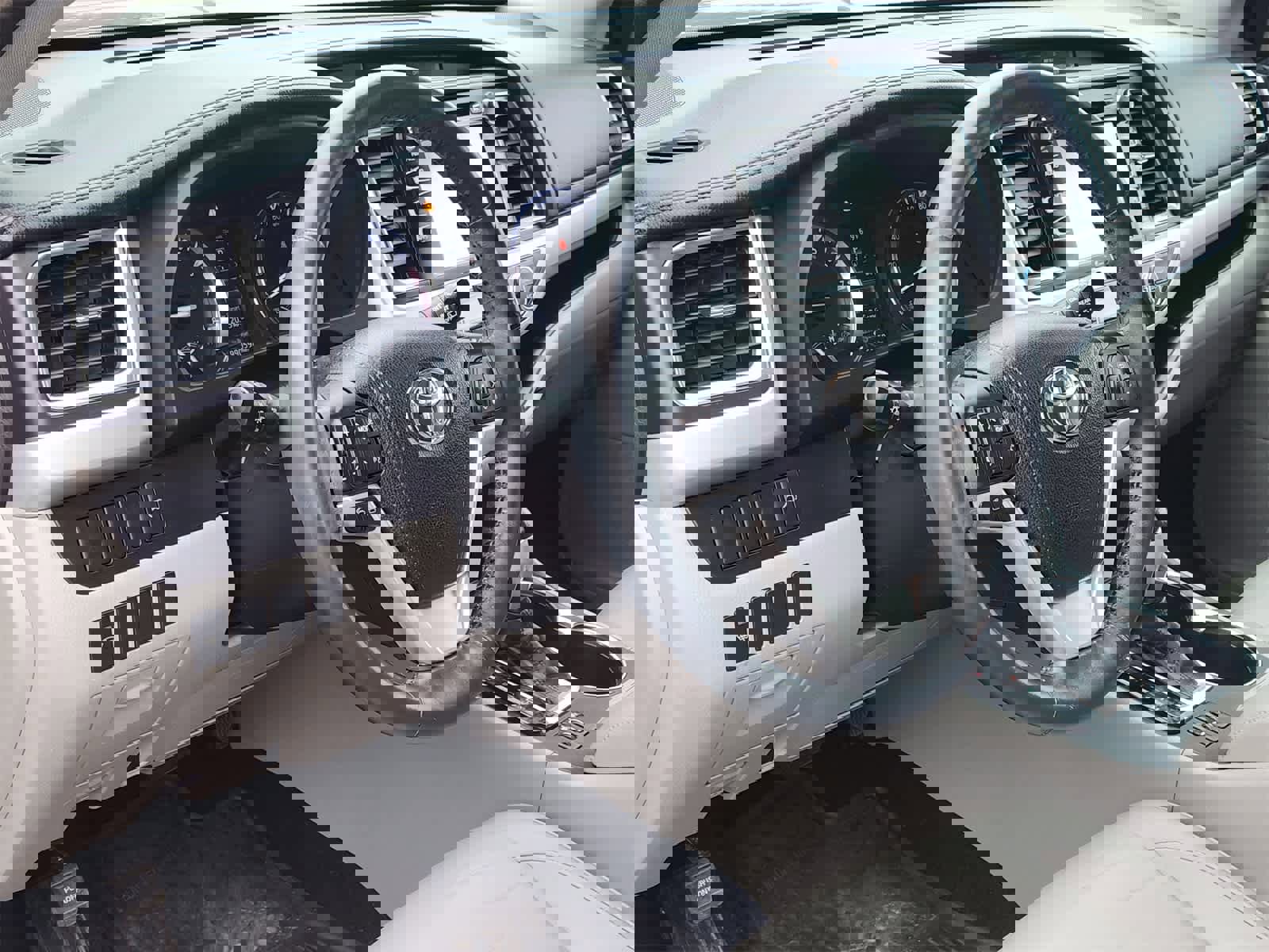 Used 2016 Toyota Highlander XLE video 2