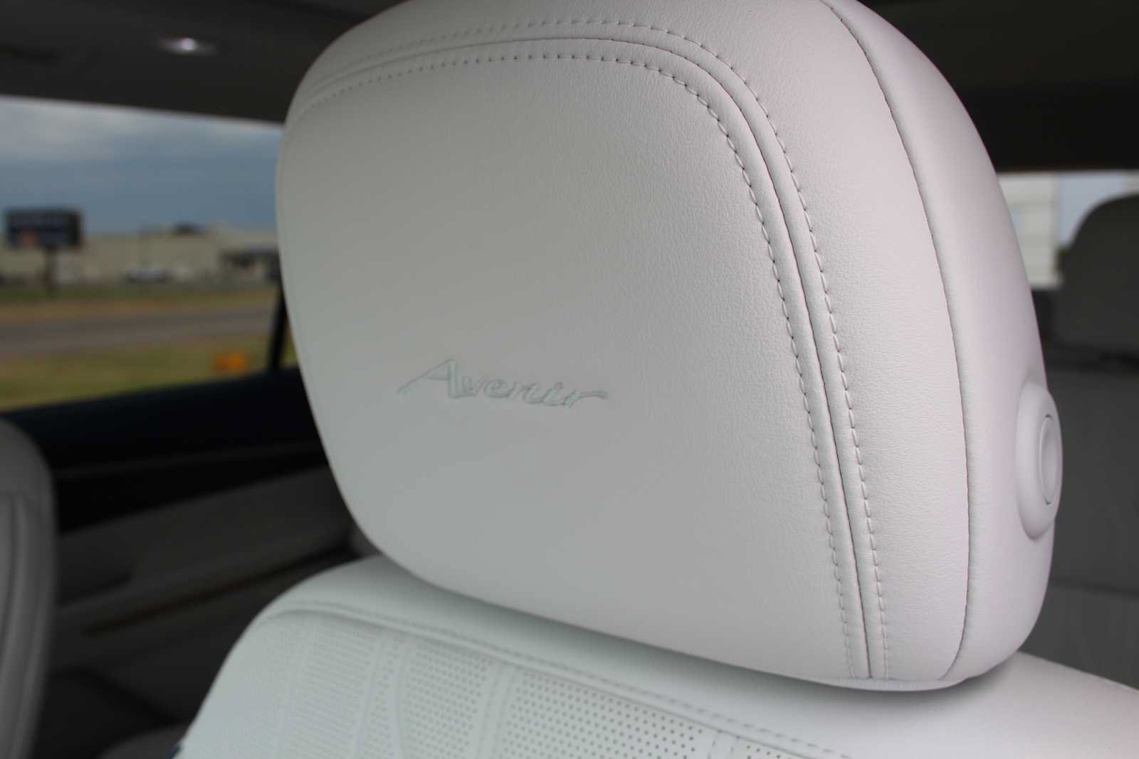 Used 2025 Buick Enclave Avenir AWD/4WD image 31