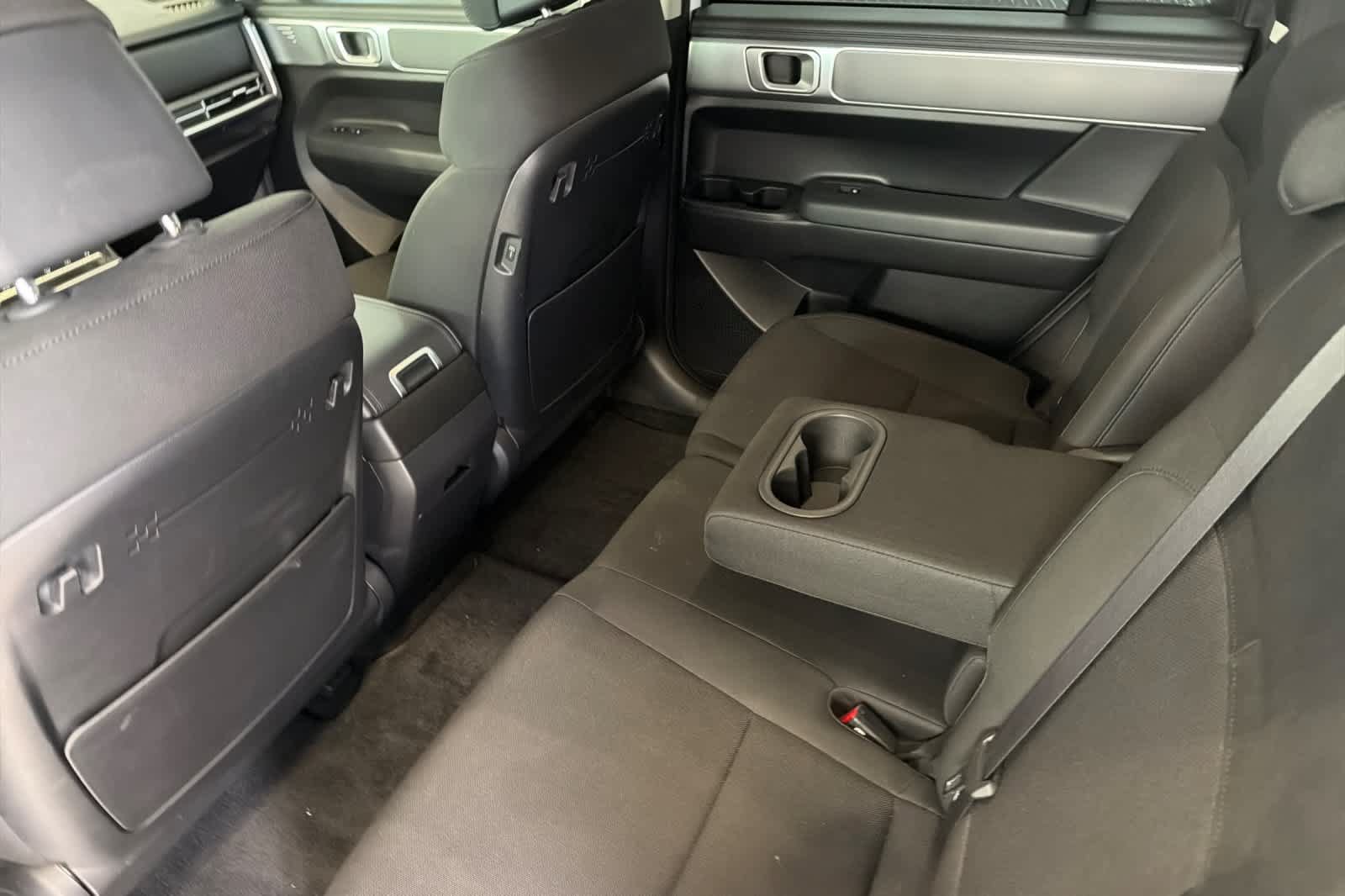 Used 2024 Hyundai Santa Fe SE FWD image 4