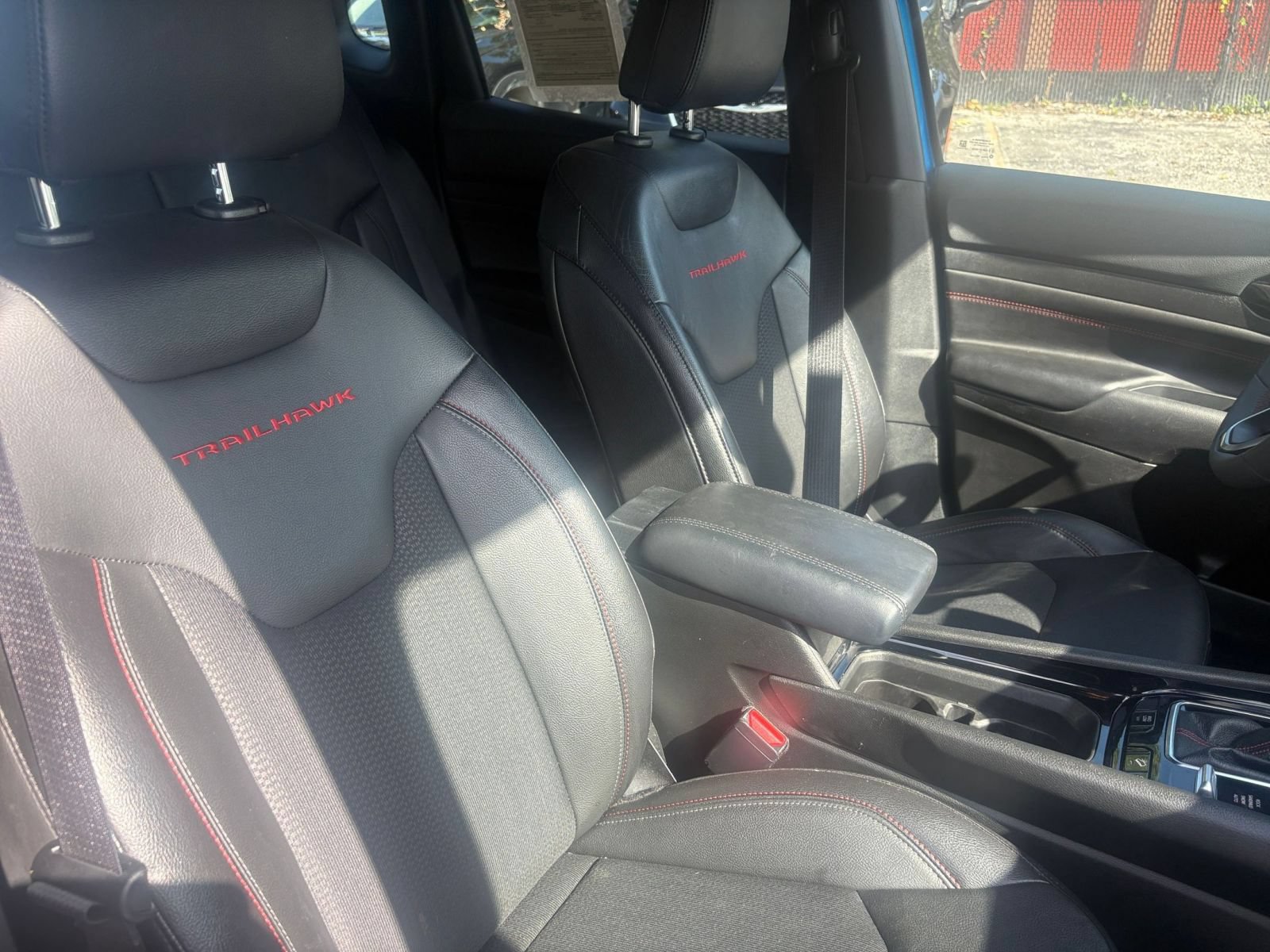 Used 2025 Jeep Compass Trailhawk AWD/4WD image 30