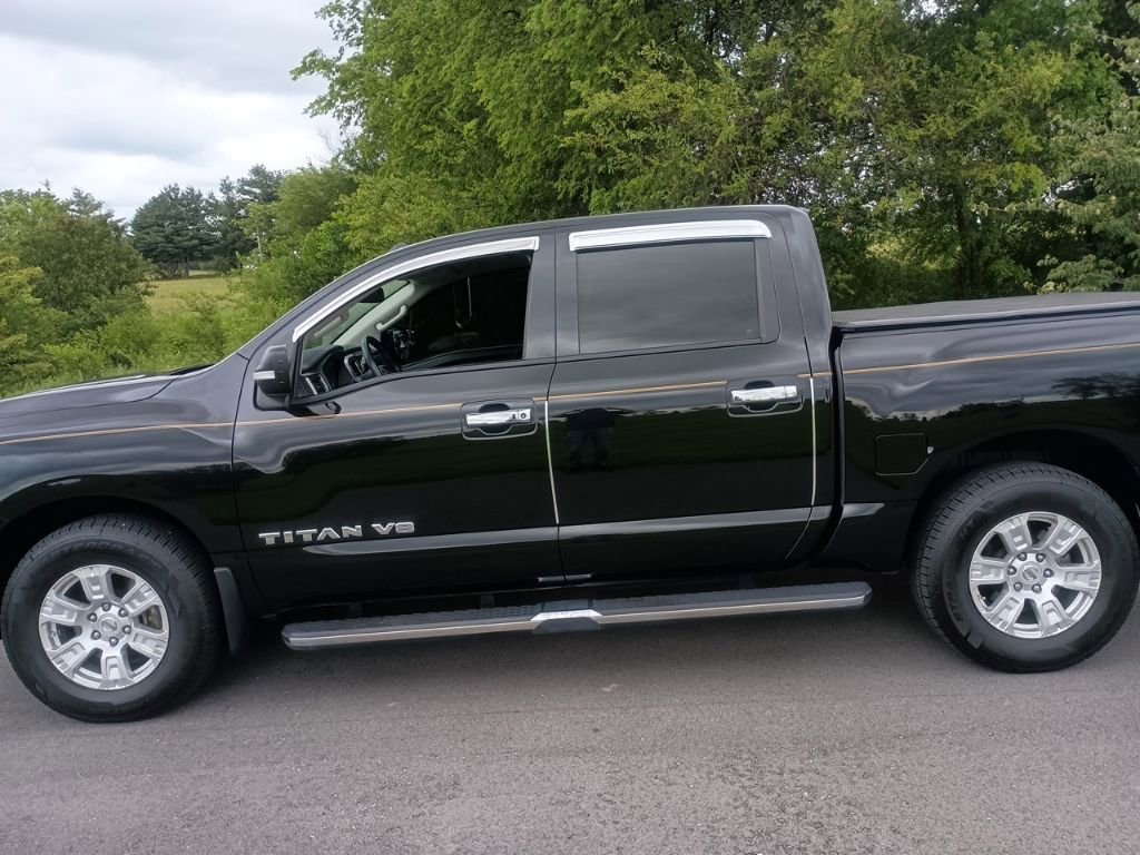 Used 2019 Nissan Titan SV w/ SV Convenience Package RWD image 3