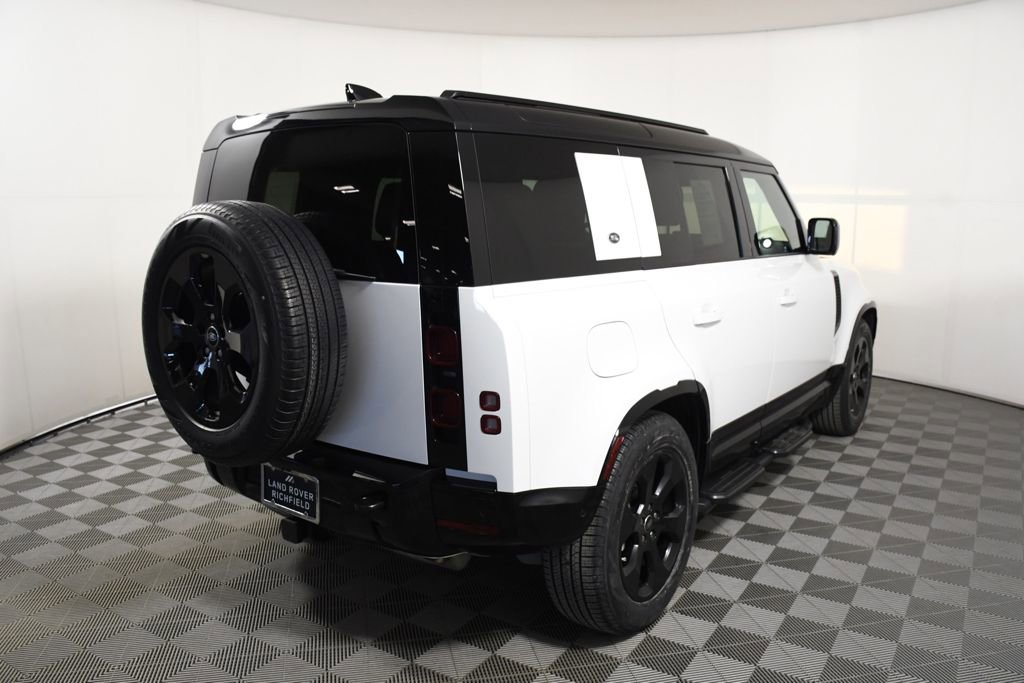 Used 2024 Land Rover Defender 110 X-Dynamic SE image 6