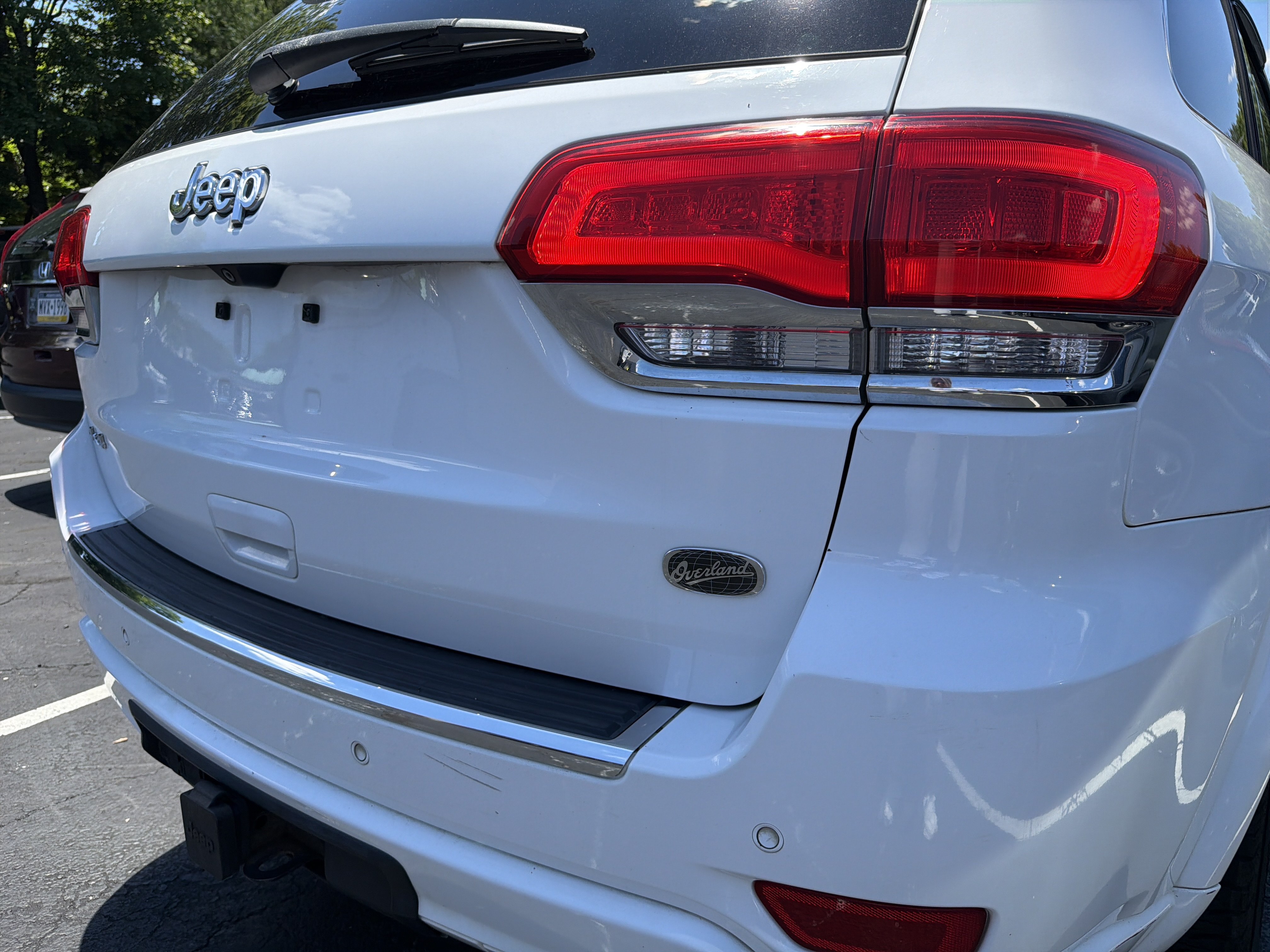 Used 2015 Jeep Grand Cherokee Overland w/ Advanced Technology Group AWD/4WD image 7