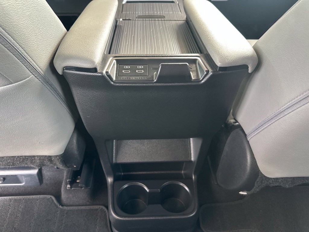 Certified 2025 Toyota Sienna XLE FWD image 23