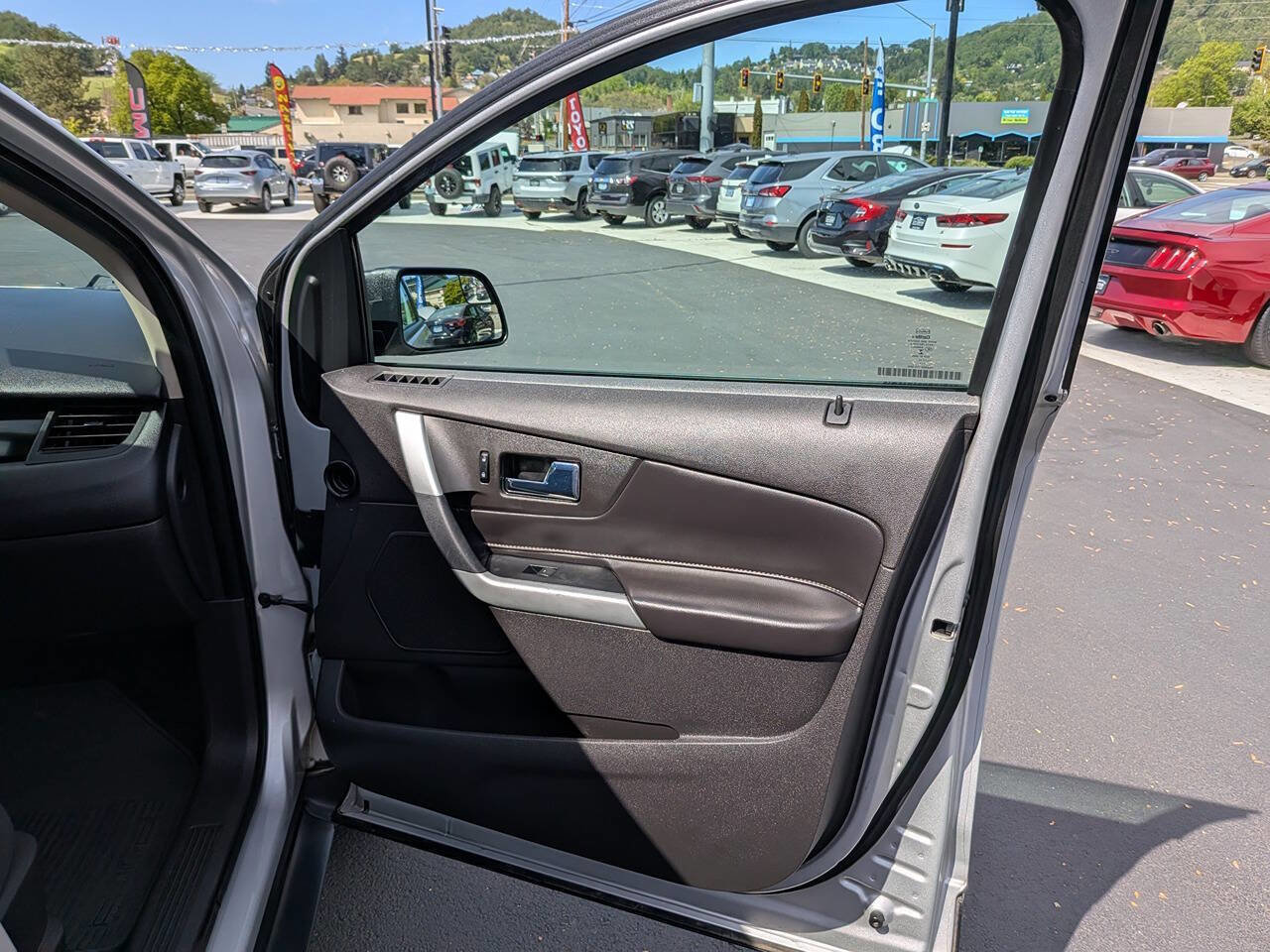 Used 2013 Ford Edge SE FWD image 26