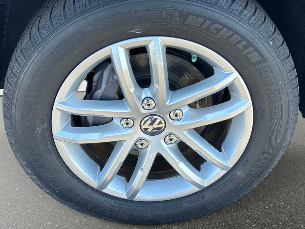 Used 2016 Volkswagen Touareg Sport image 10