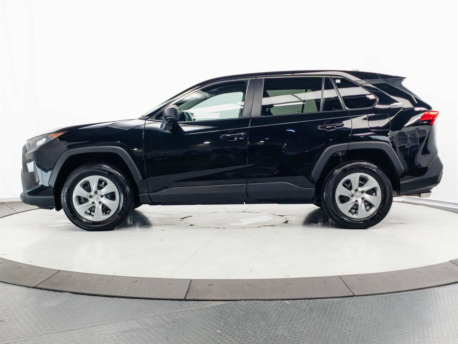 Certified 2022 Toyota RAV4 LE AWD/4WD image 7