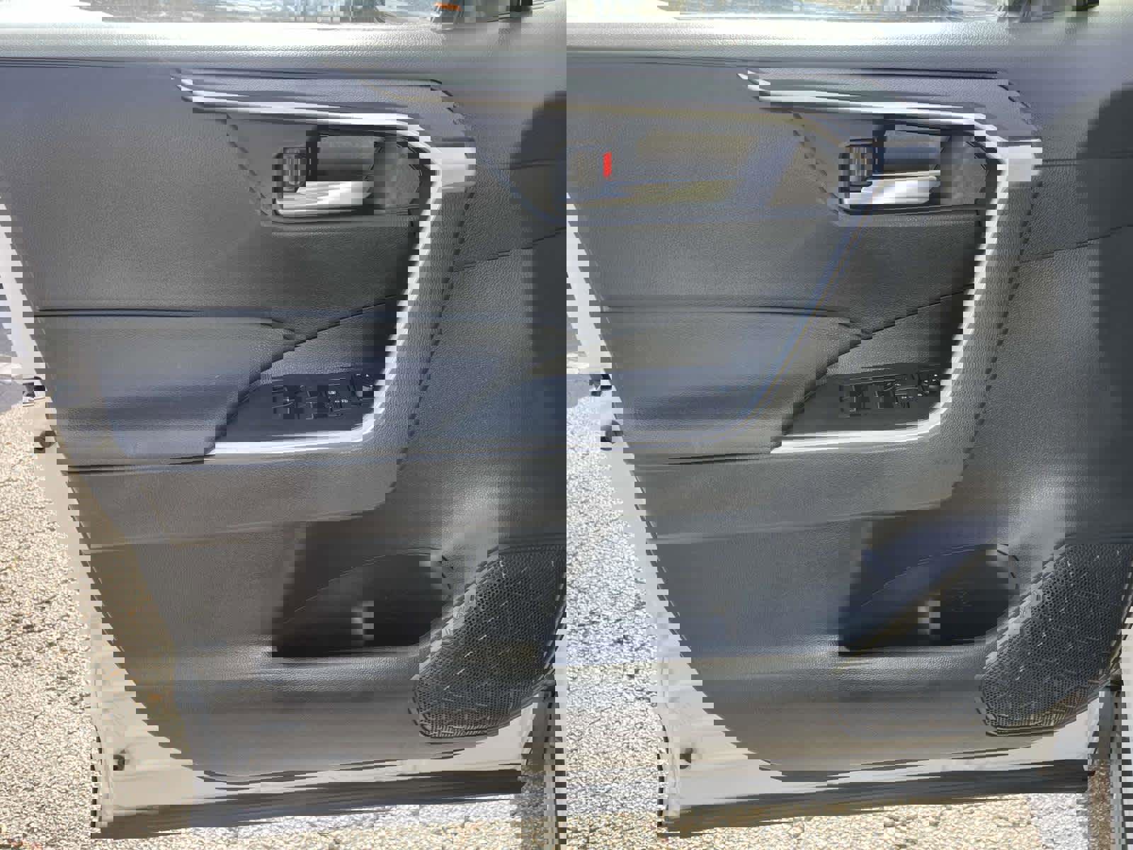 Used 2023 Toyota RAV4 SE image 12