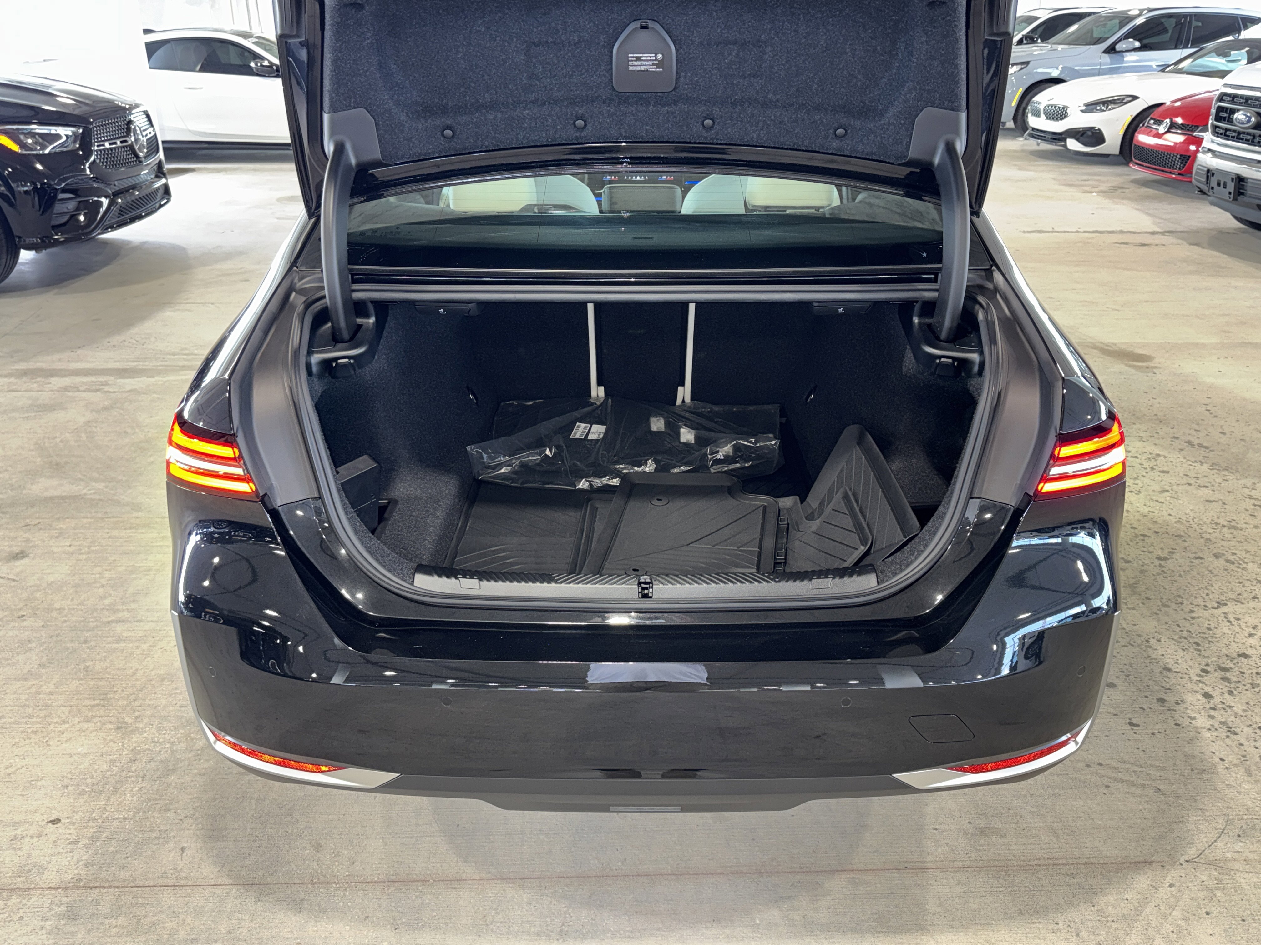 Certified 2025 BMW 530i xDrive w/ Premium Package AWD/4WD image 15