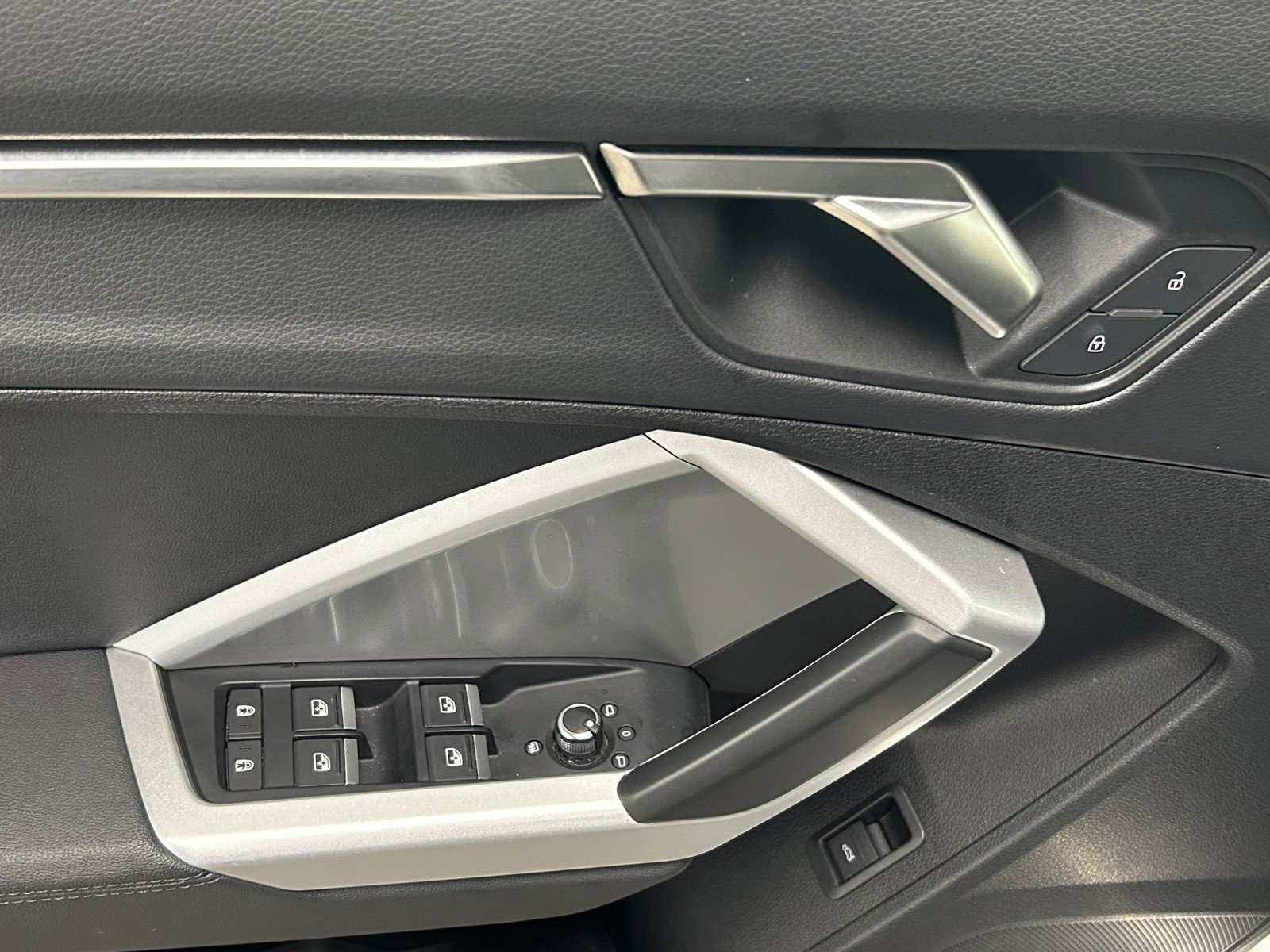 Used 2025 Audi Q3 2.0T Premium image 10