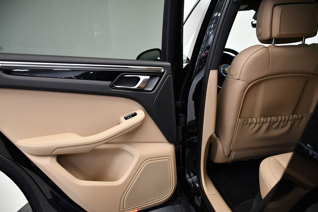 Certified 2023 Porsche Macan Turbo image 41