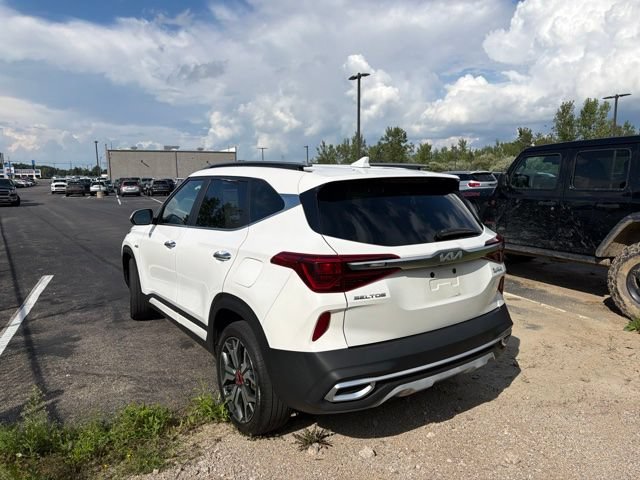Certified 2023 Kia Seltos SX w/ SX Sunroof Package AWD/4WD image 10