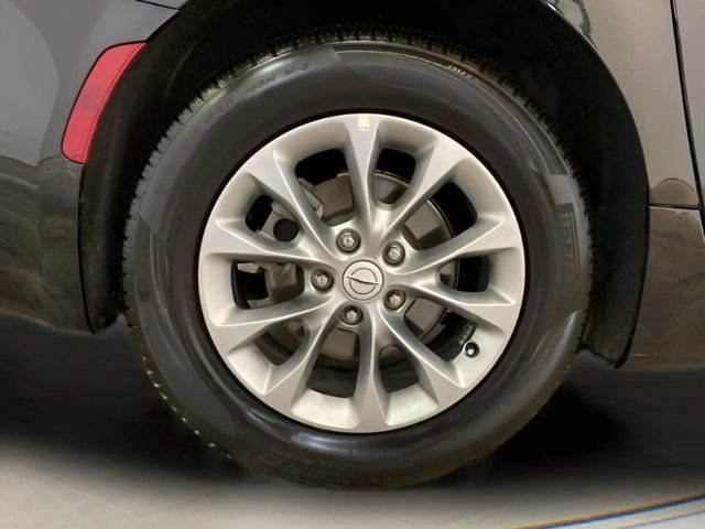 Used 2026 Chrysler Pacifica Limited FWD image 90