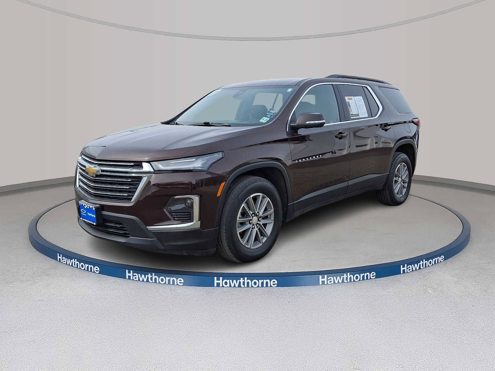 Used 2023 Chevrolet Traverse LT image 3