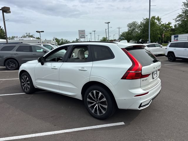 Used 2023 Volvo XC60 B5 Plus AWD/4WD image 4