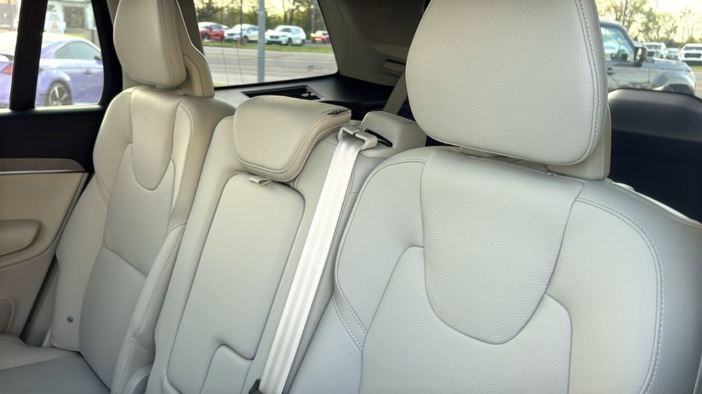 Used 2025 Volvo XC90 B6 Plus AWD/4WD image 27