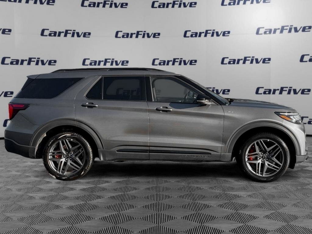 Used 2025 Ford Explorer ST-Line w/ ST-Line Street Pack image 7