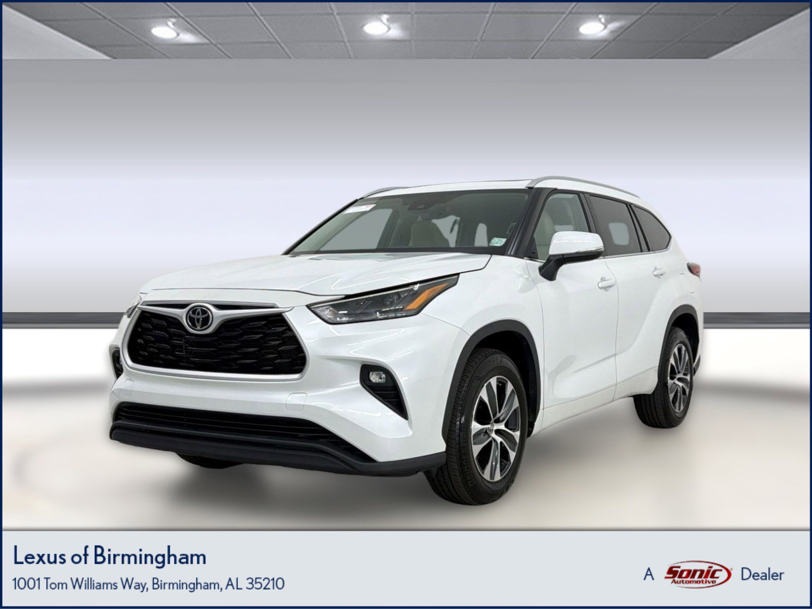 Used 2022 Toyota Highlander XLE FWD image 1