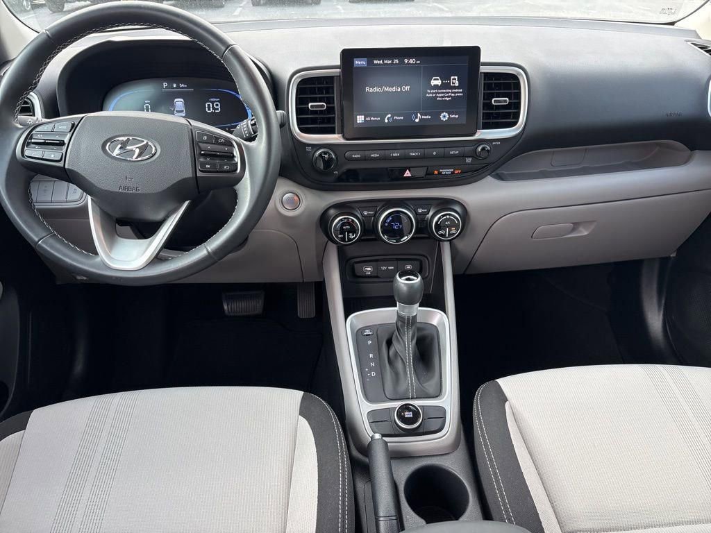 Used 2024 Hyundai Venue SEL image 14