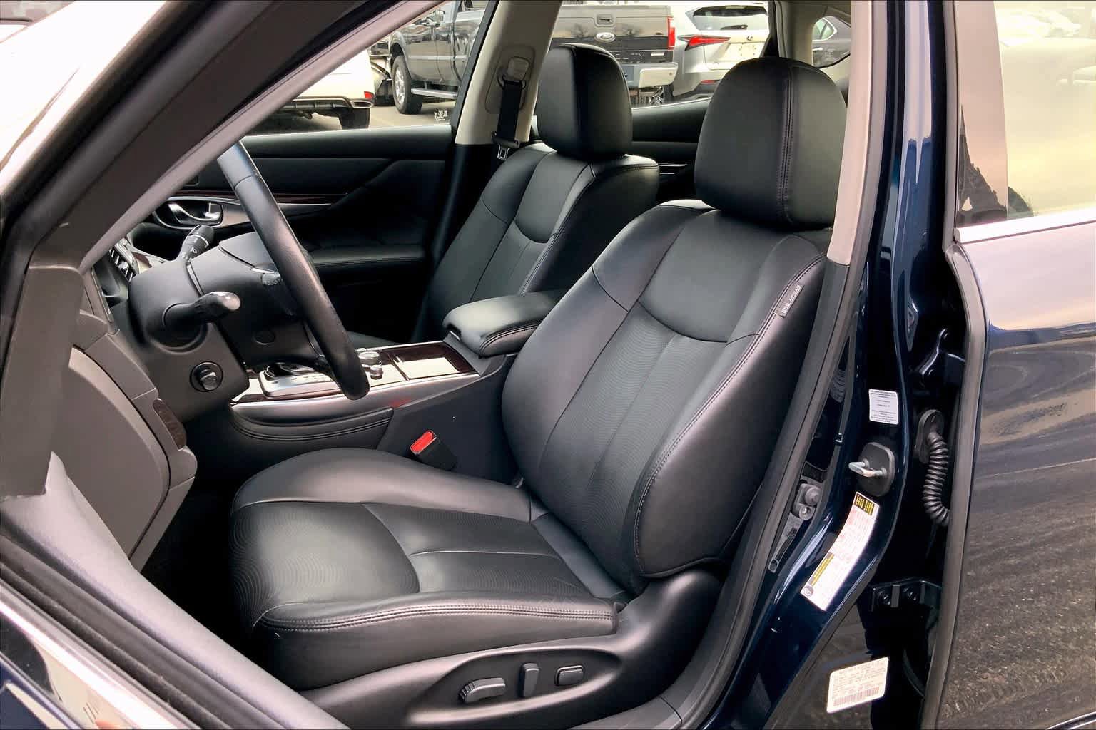Used 2016 INFINITI Q70 3.7 AWD/4WD image 8