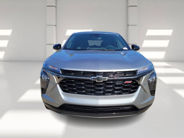 Certified 2025 Chevrolet Trax RS w/ Driver Confidence Package image 2