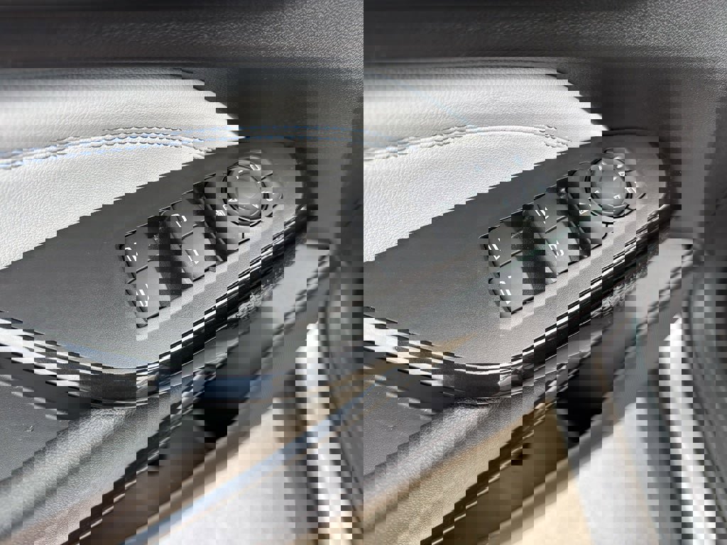 Used 2025 Chevrolet Trax LT w/ LT Convenience Package FWD image 10