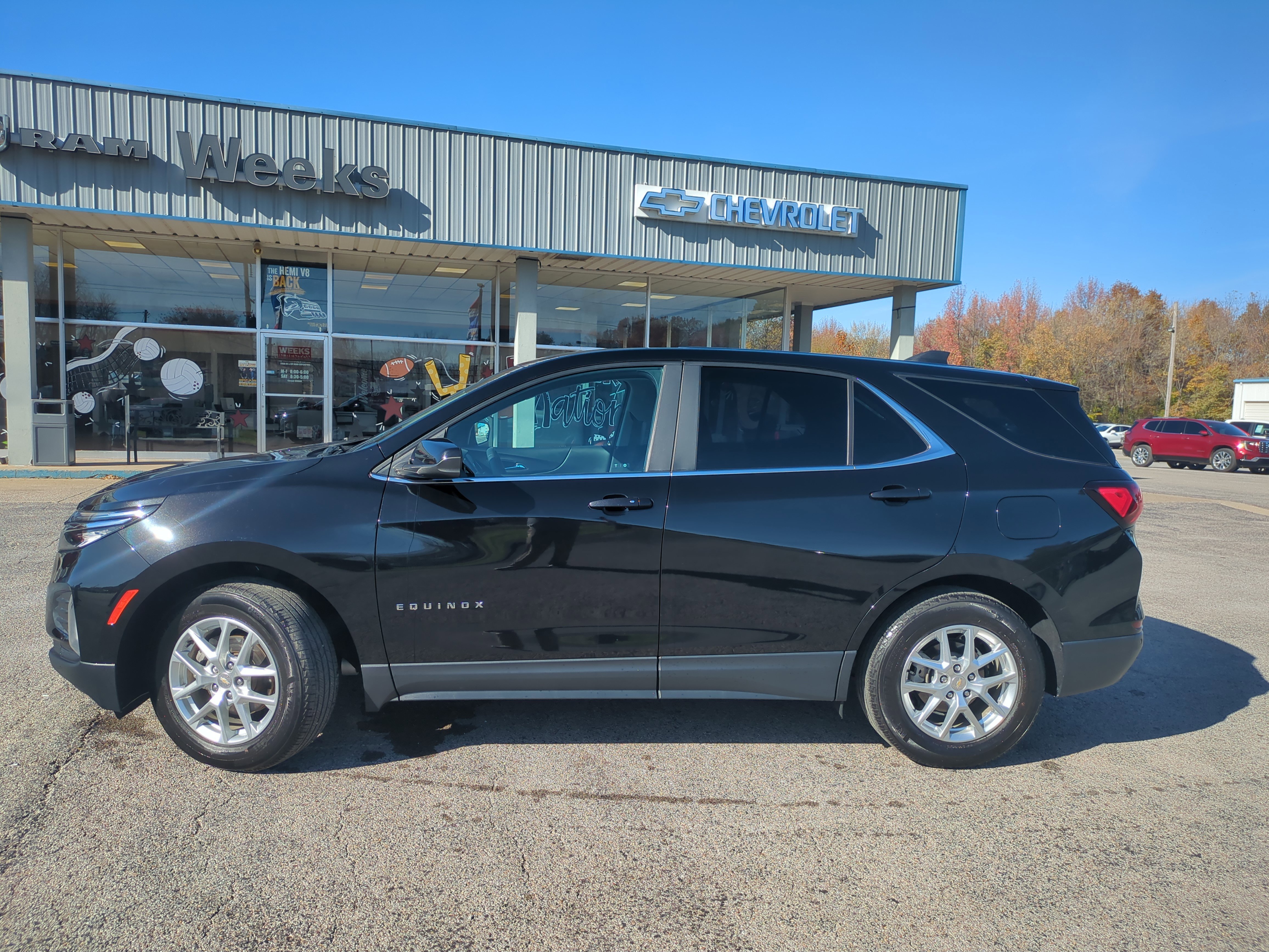 Used 2022 Chevrolet Equinox LT FWD image 2