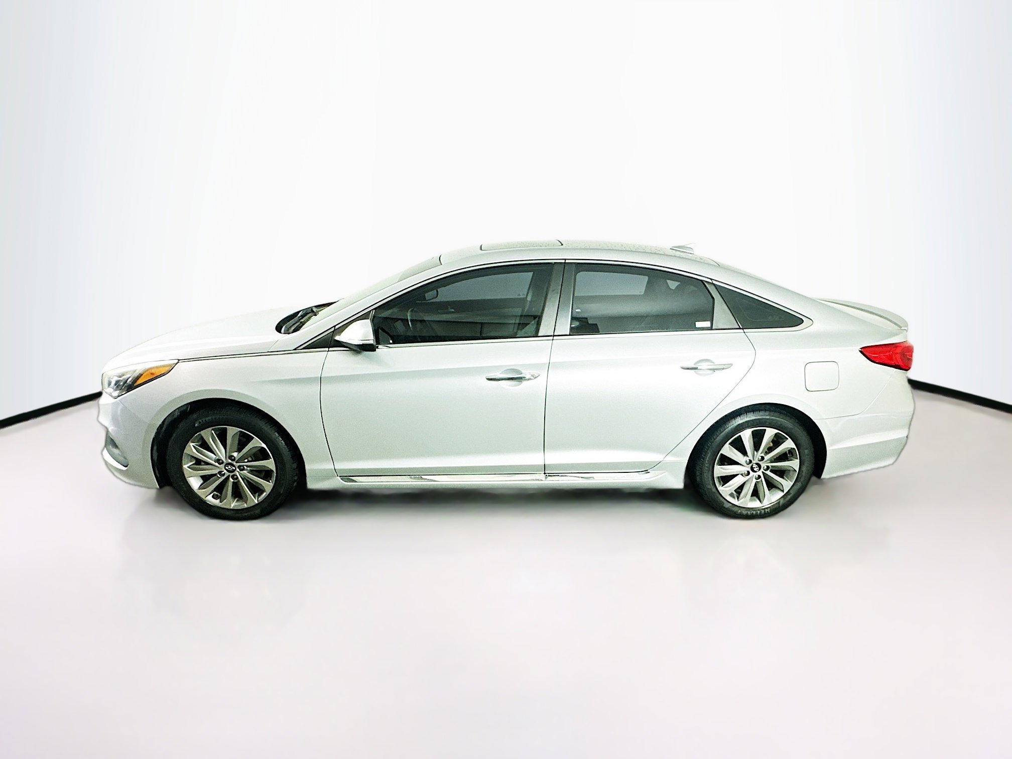 Used 2017 Hyundai Sonata Sport w/ Value Edition Package 02 FWD image 4