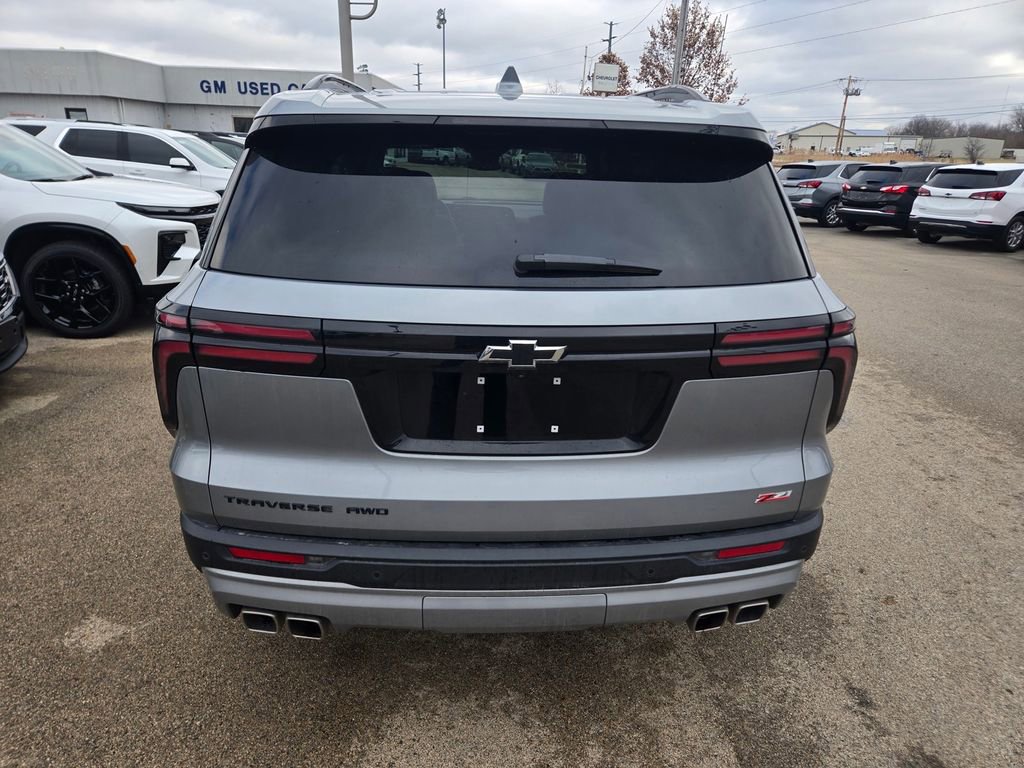 Used 2025 Chevrolet Traverse Z71 image 6