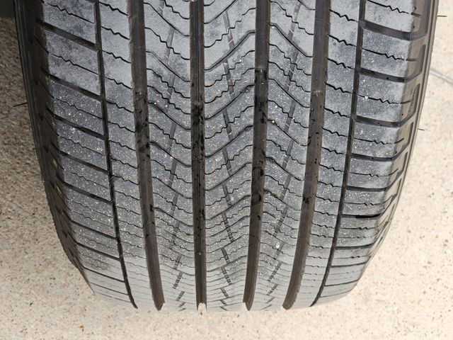 Used 2025 Chevrolet Suburban LS RWD image 18