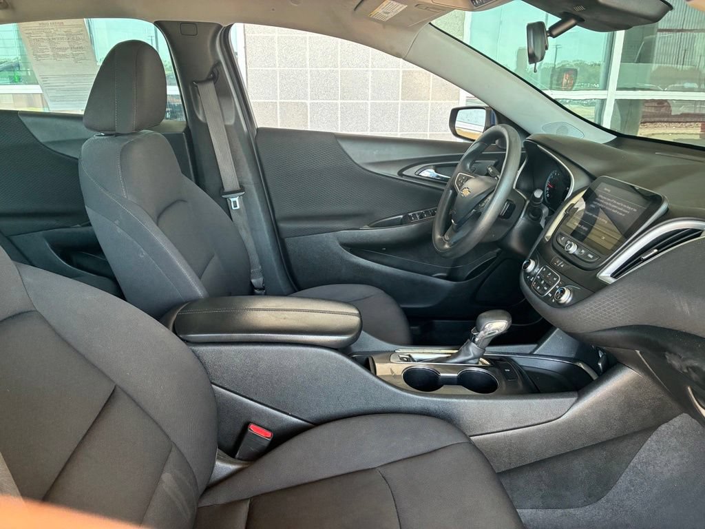 Used 2023 Chevrolet Malibu LT FWD image 17