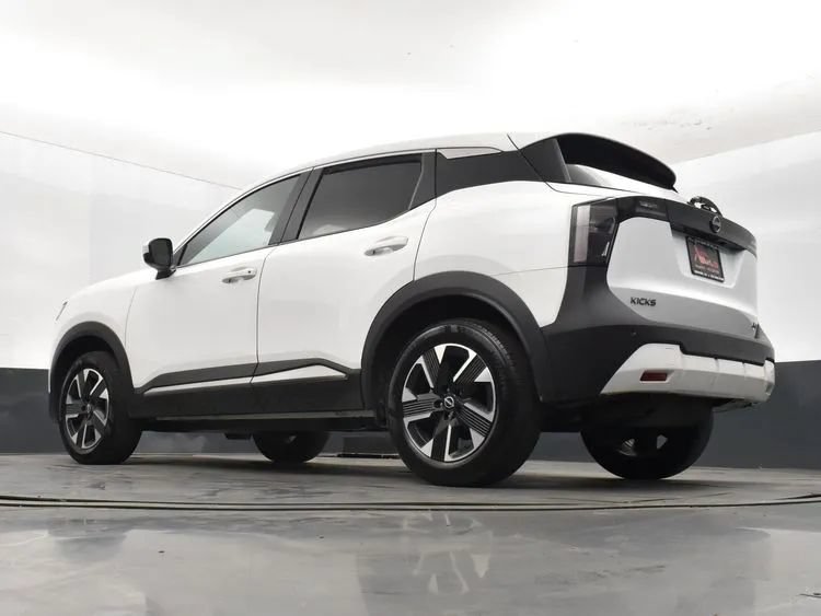 Used 2025 Nissan Kicks SV AWD/4WD image 12