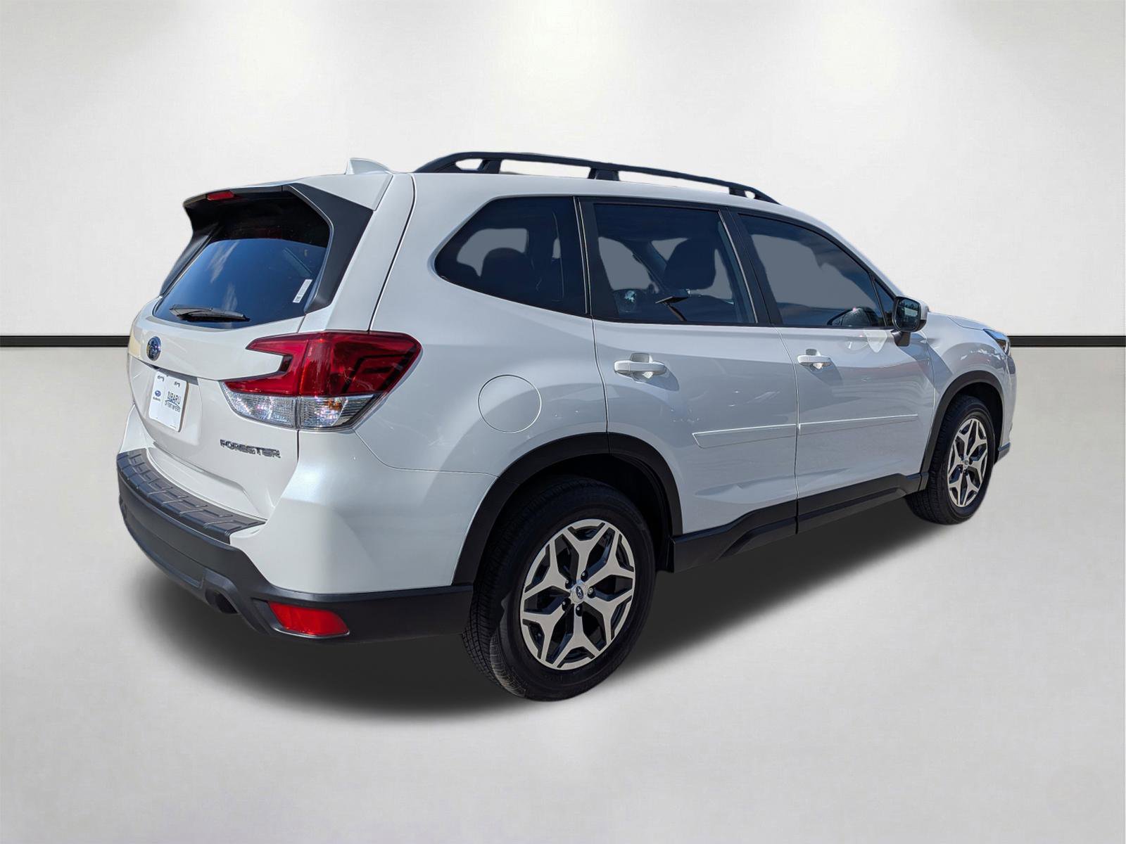 Certified 2022 Subaru Forester Premium w/ Popular Package #1 AWD/4WD image 4