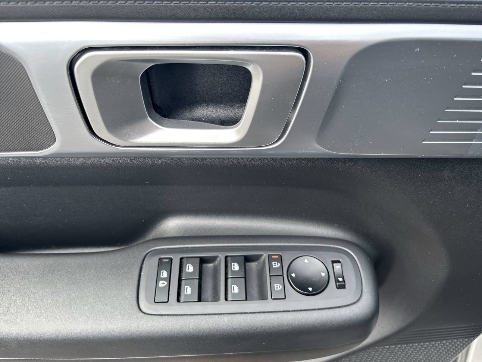 Certified 2025 Hyundai Santa Fe SE AWD/4WD image 16