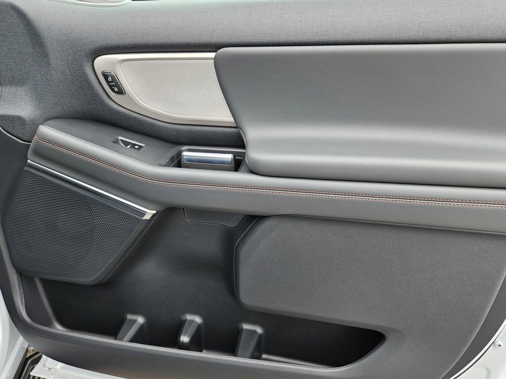 New 2025 Ford Expedition Active image 37