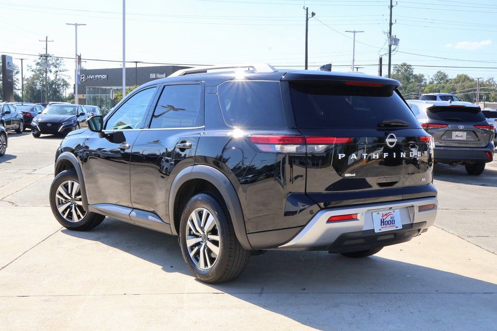 Used 2025 Nissan Pathfinder SL image 2