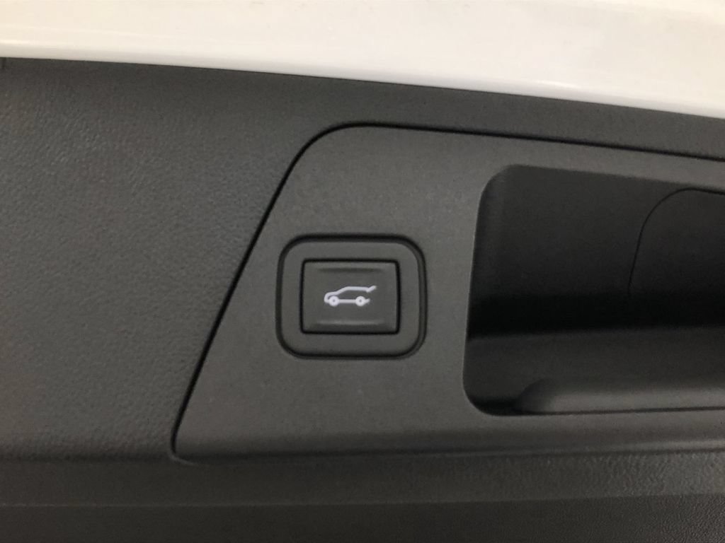 Used 2020 Buick Envision Essence FWD image 23
