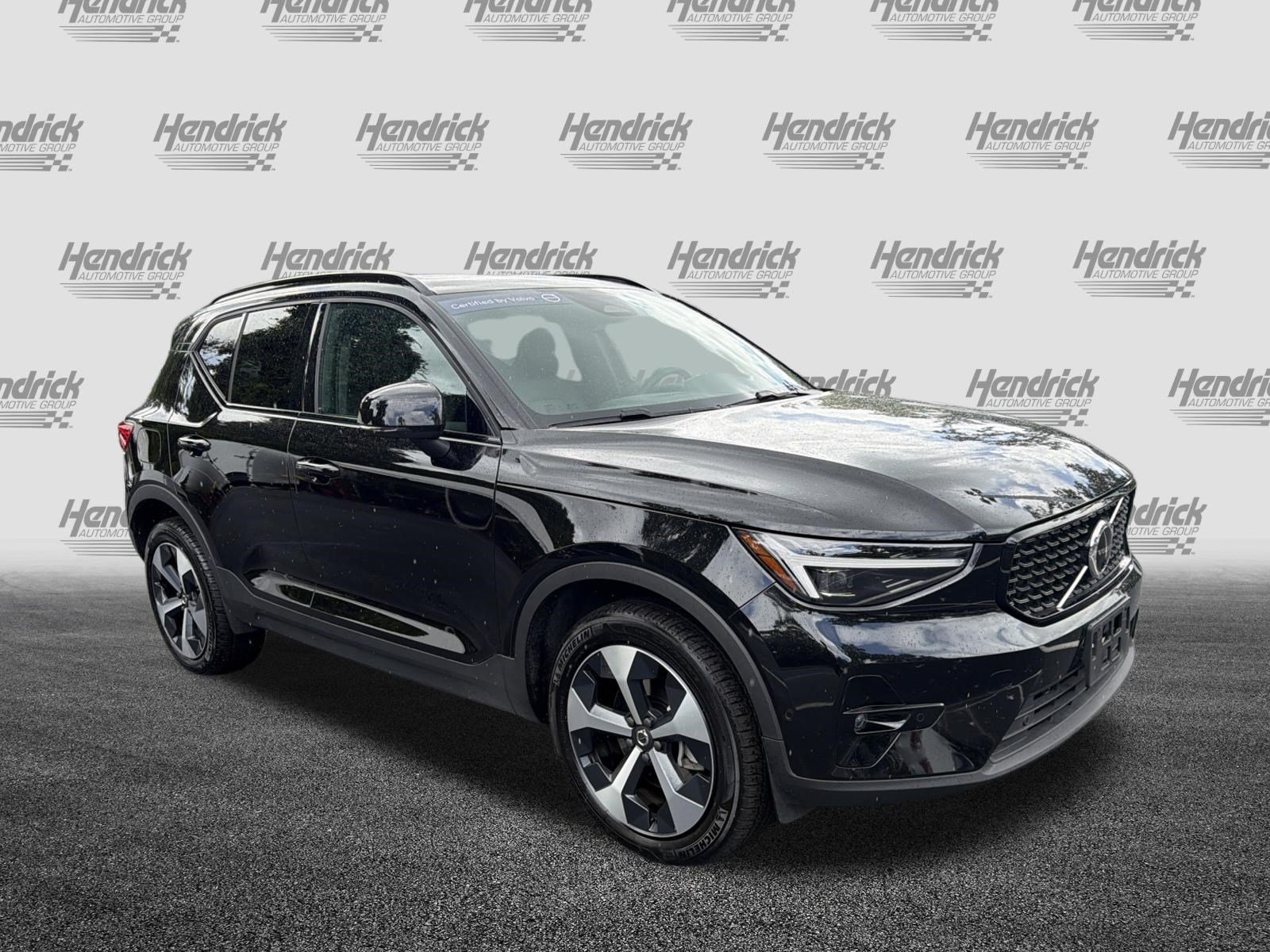 Certified 2026 Volvo XC40 B5 Plus AWD/4WD image 2