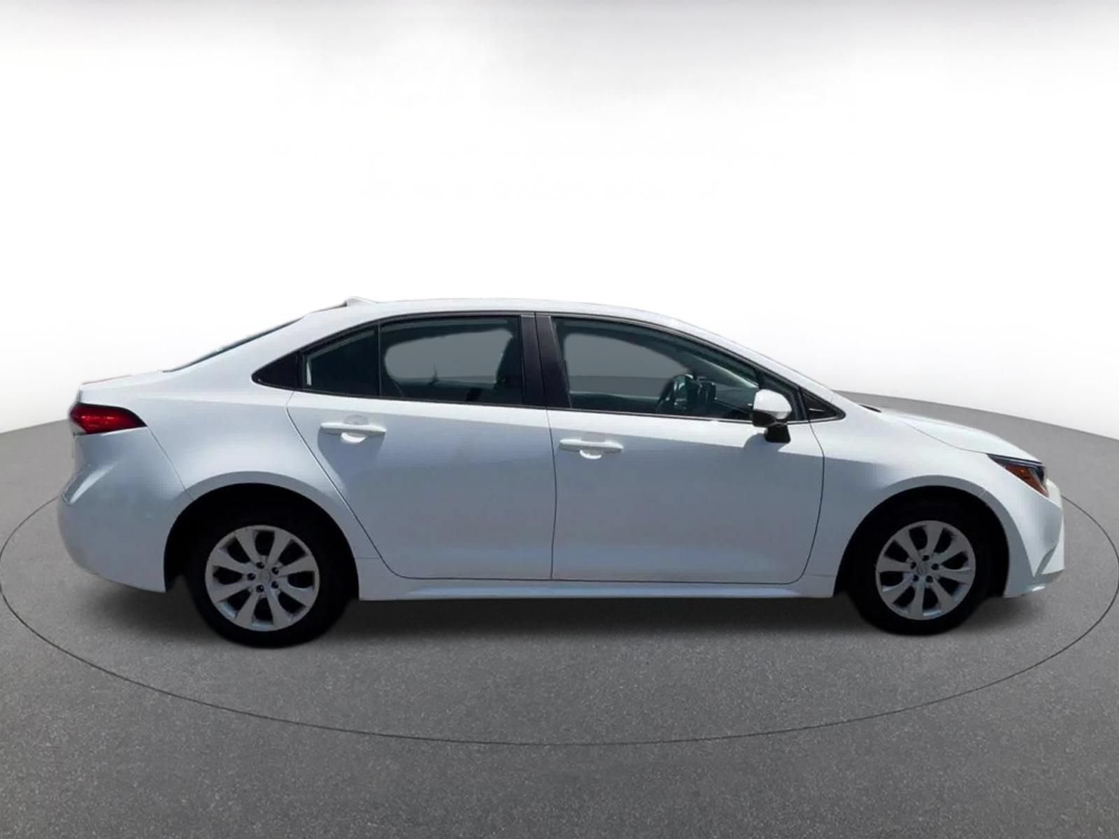 Used 2025 Toyota Corolla LE FWD image 16