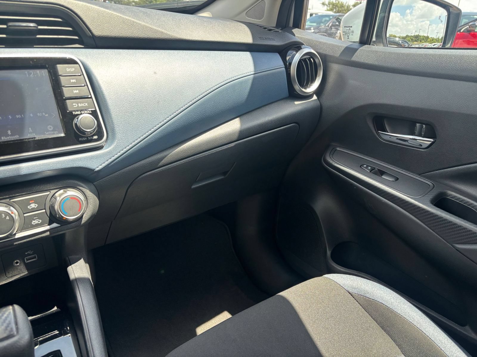 Used 2025 Nissan Versa SV FWD image 33