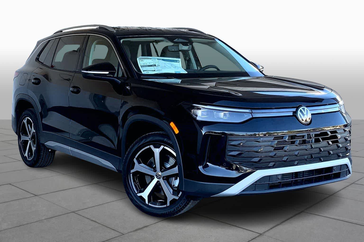 New 2026 Volkswagen Tiguan SE FWD image 2